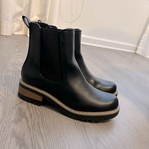 Universal Thread black Chelsea boots